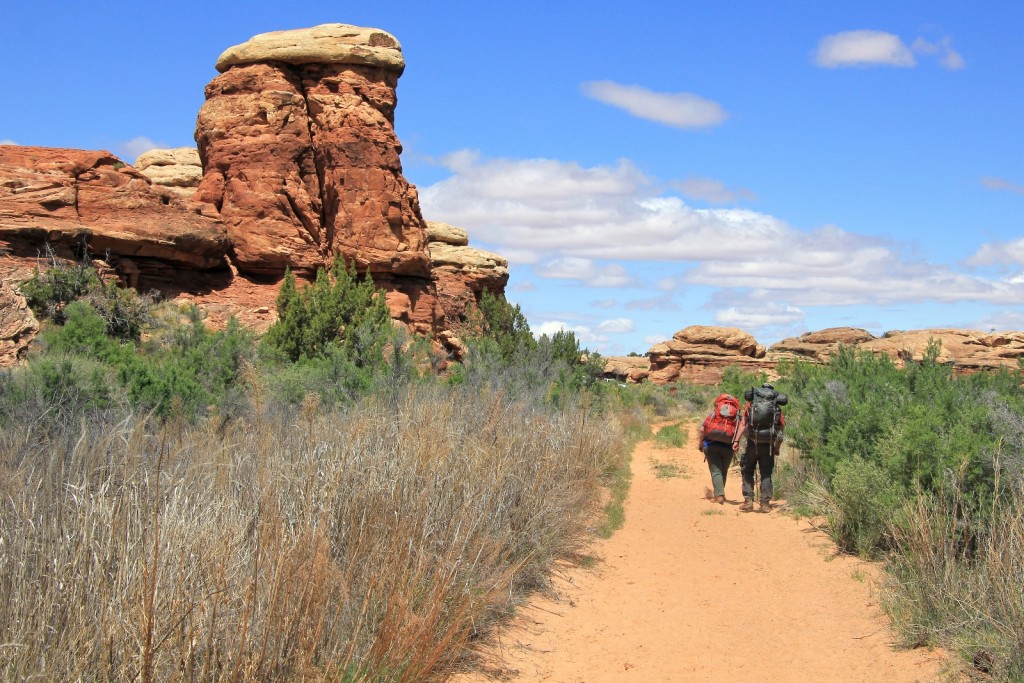 nearing Cave Springs trailhead